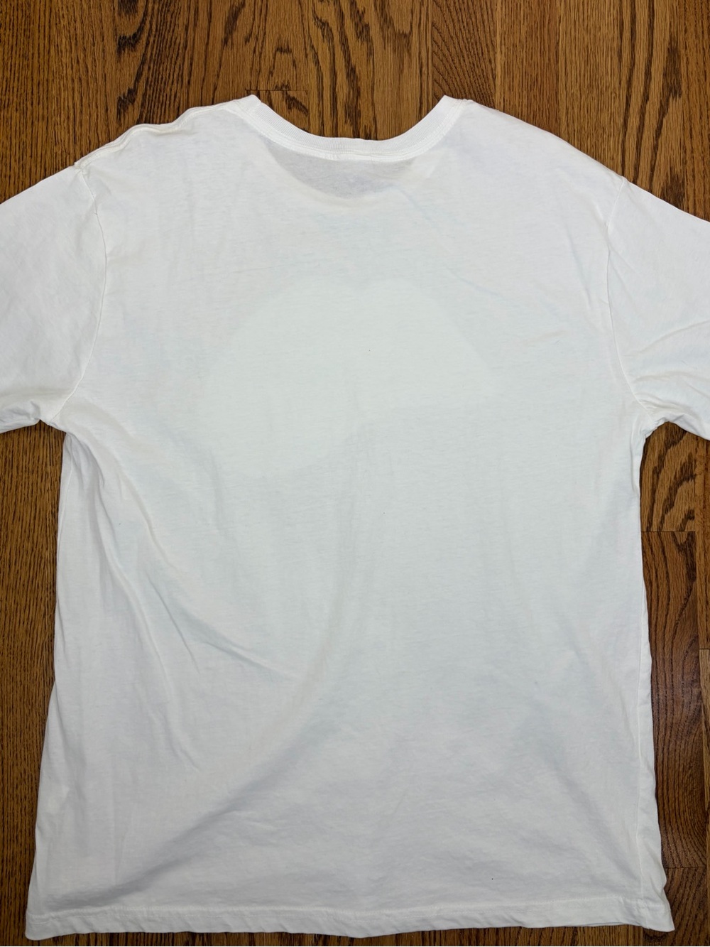 Leopard Print Lip Design White Graphic Tee (L) - Picture 3 of 8
